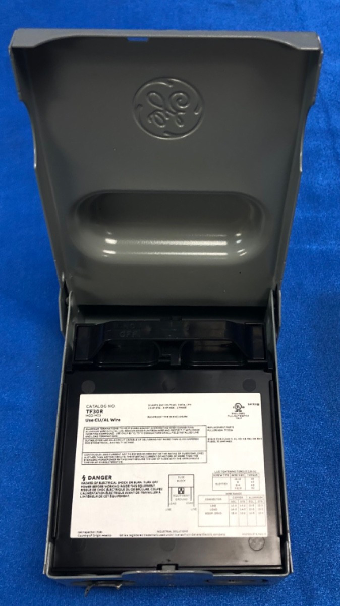GE 30 Amp Fusible Air Conditioner Disconnect – 120/240V Outdoor – Used -TFN30RCP