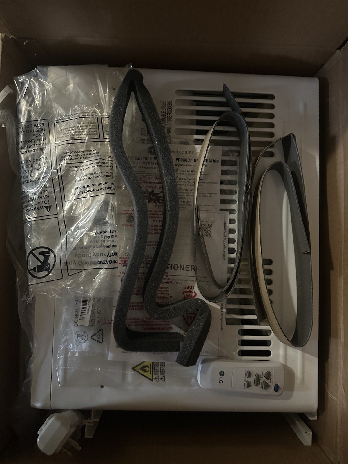 LG 8,000 BTU Window AC 115V Wi‑Fi ThinQ R32 350 sq ft LW8024RSMY PICK UP IN NYC