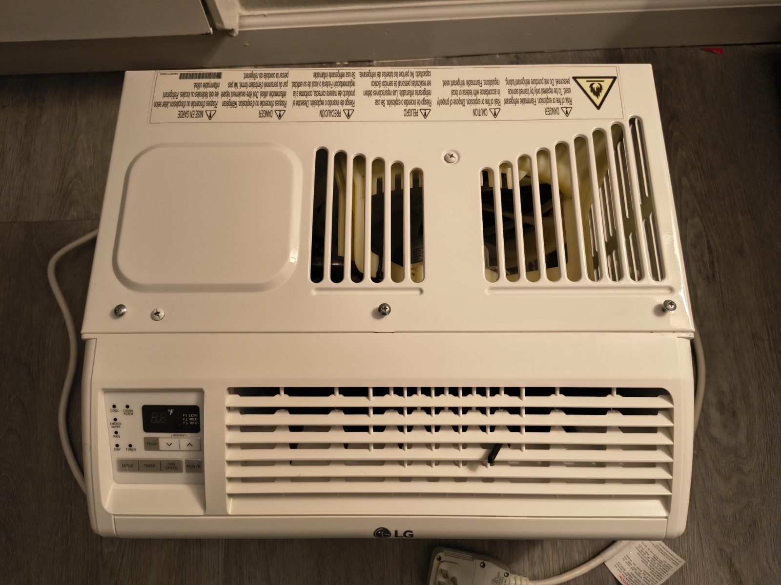 LG Window Air Conditioner with Remote Control – White (LW6017R) [Slightly used]