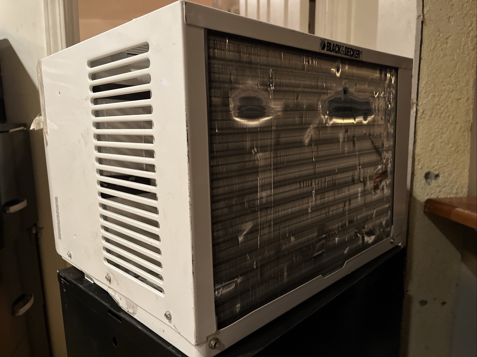 Black & Decker 6000 BTU Window Air Conditioner with Remote Control – Barely used