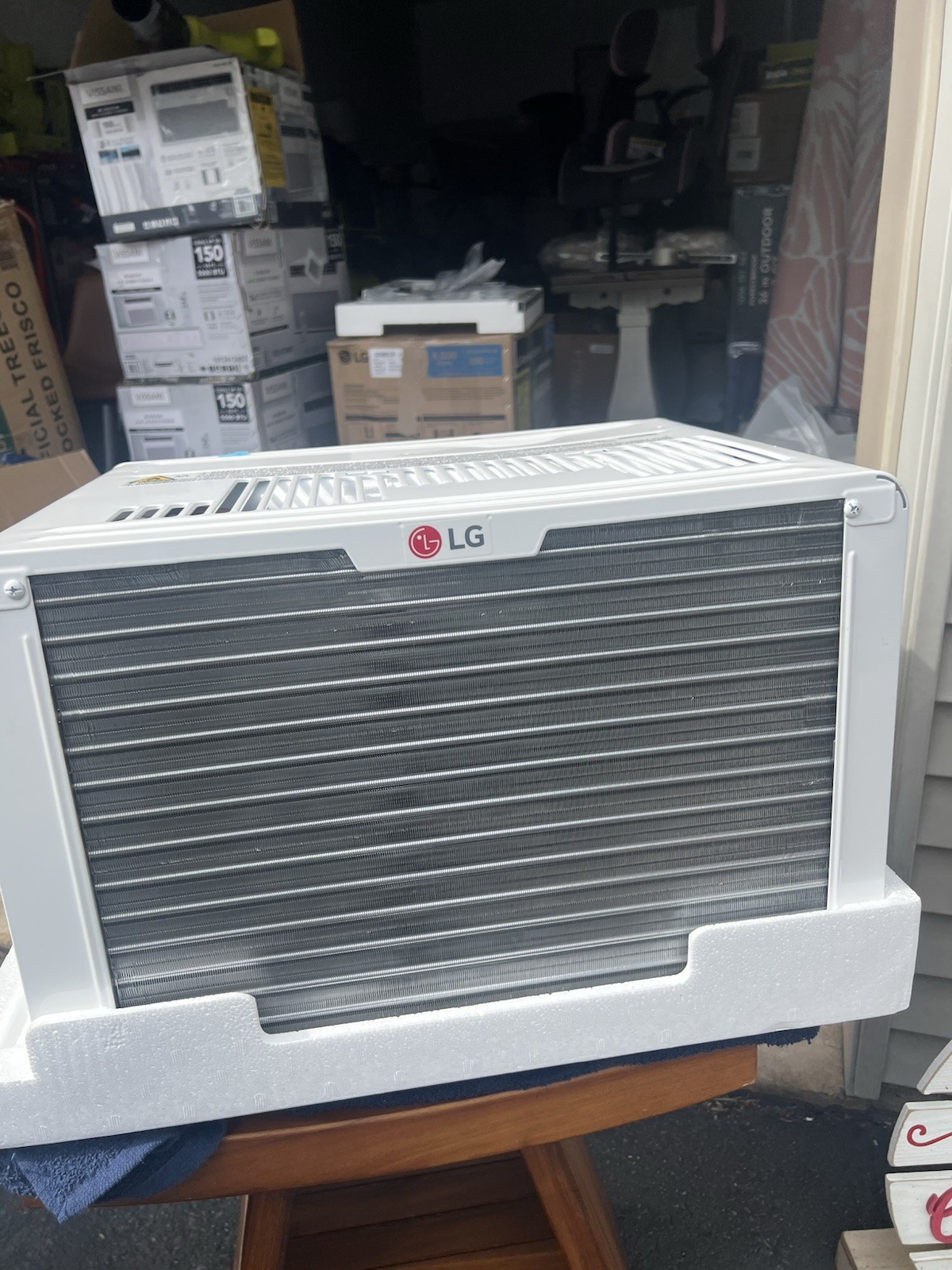 LG 8,000 BTU Window Air Conditioner White Wi-Fi Remote Control 350 sq ft