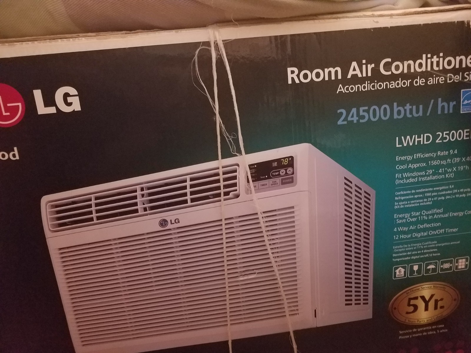 AC / LG 24500 btu, White, Excellent Condition, slightly used.