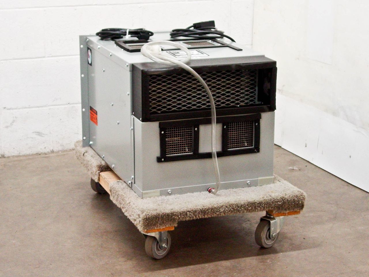 McLean Midwest AH30-0516-002 9U Rackmount Air Conditioner 5000 BTU 115V R22