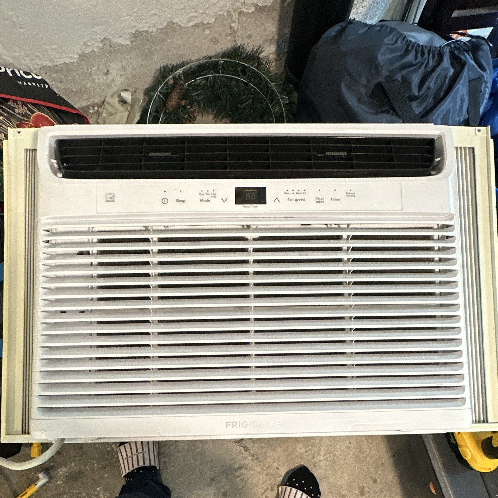 Window Air Conditioner, Digital Controls, Timer, 115V Corded, White