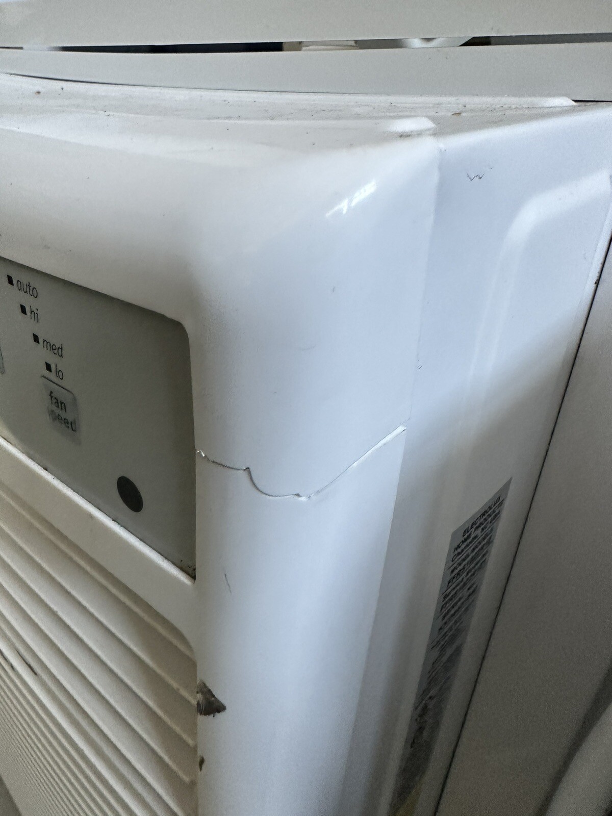 Frigidaire FFRS1022RE 10000 BTU Window Air Conditioner White. 1 Remaining