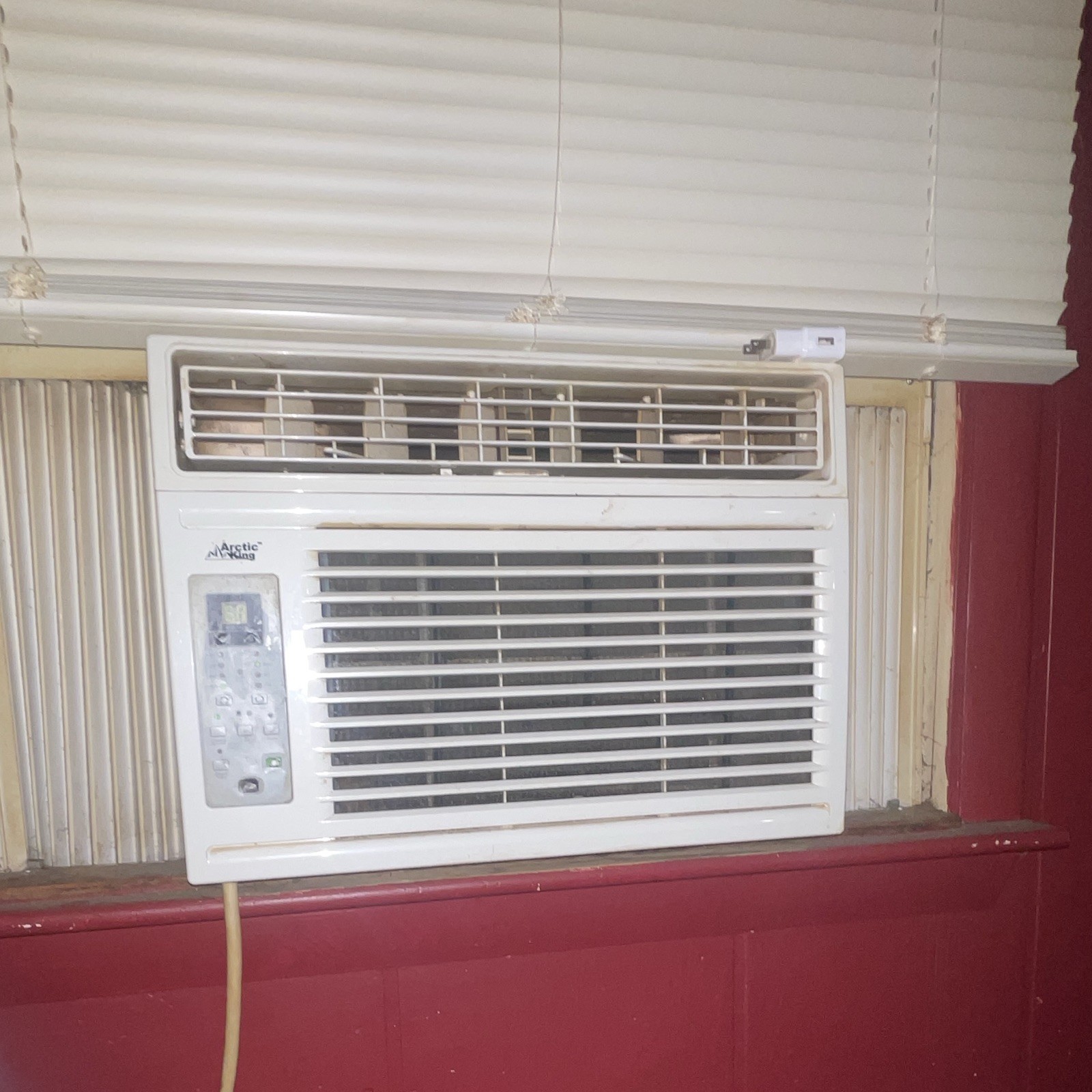 Arctic King Window/Through-the-Wall AC 8000-8999 BTU 115V White Remote