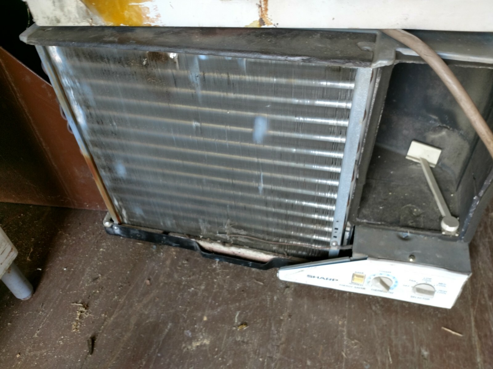 Sharp Window Air Conditioner 208 volts; 17″ high; 28″ deep; 26″ long; works