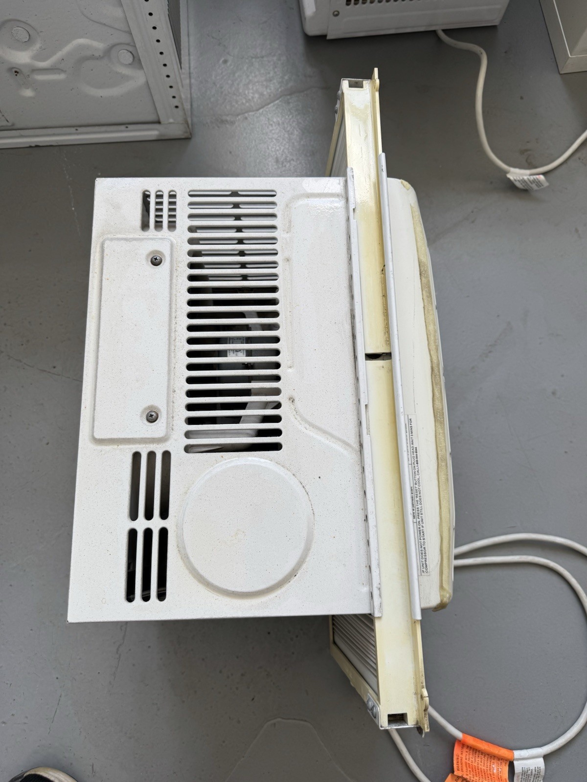 Frigidaire FRA054XT7 5,000 BTU Window-Mounted Air Conditioner (White)
