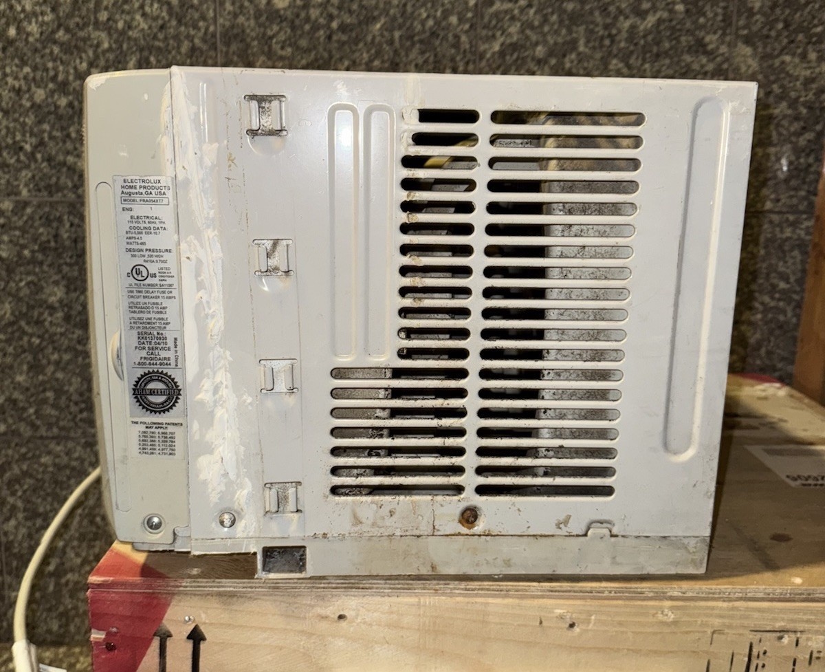 ONLY PICKUP Frigidaire FFRE083WA1 5000 BTU Window Air Conditioner – Used – Good