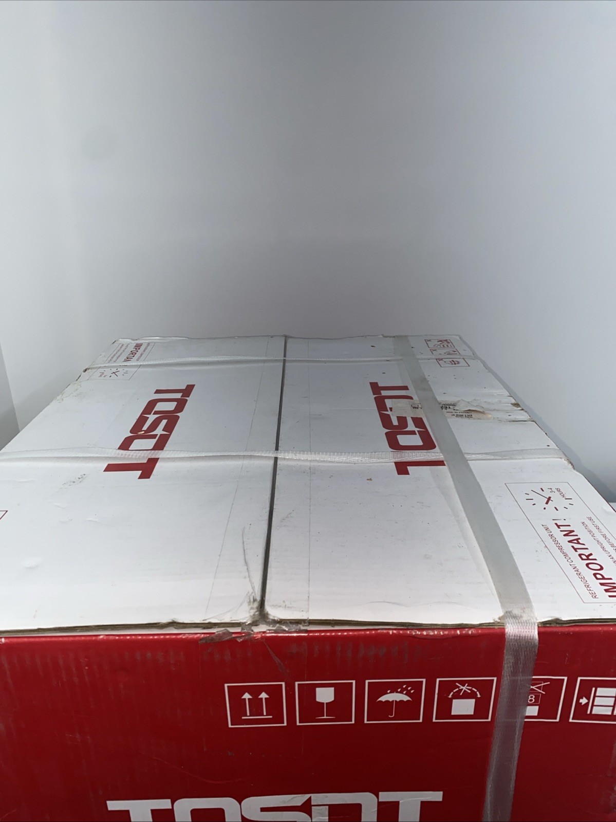 TOSOT WINDOW AIR CONDITION, 8,000 BTU COOLS ROOMS UP TO 350 SQ FT WHITE