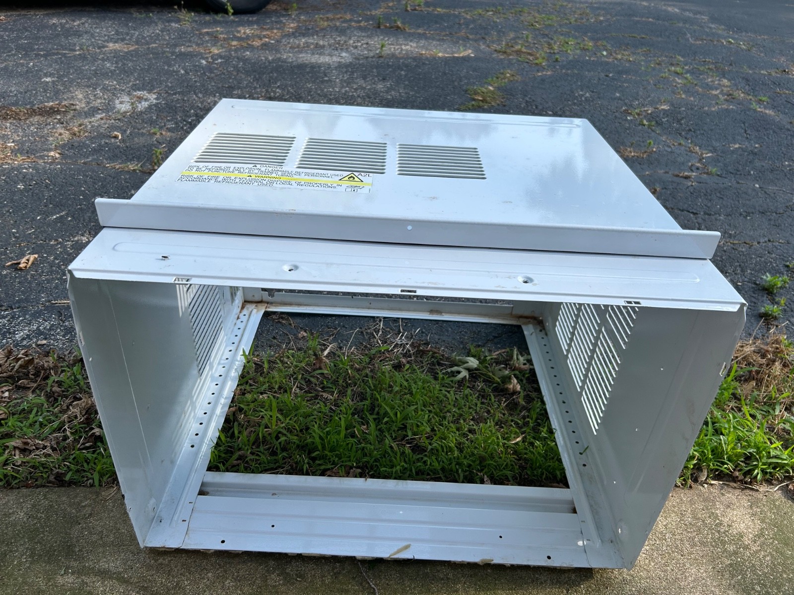 23,500/230V Denali Aire window/wall air conditioner. Cools. Will need Freon .