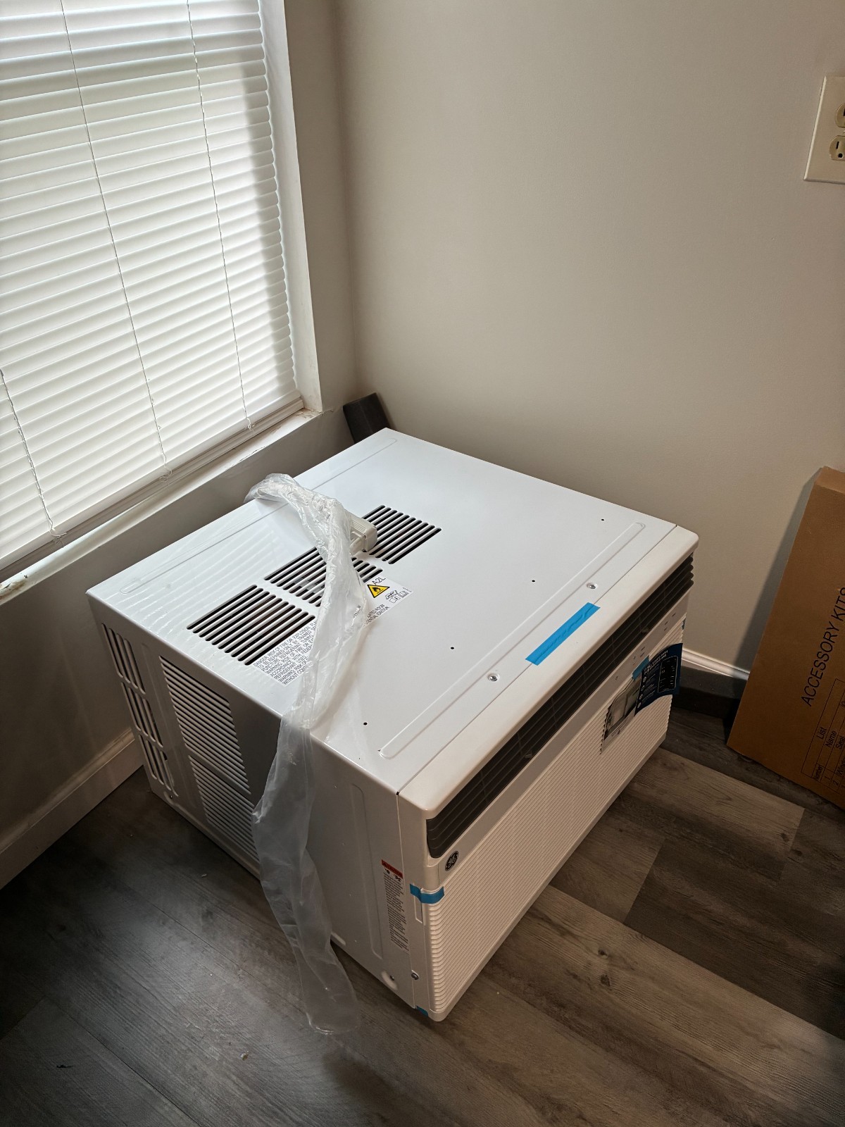 GE Extra Large Room Window Air Conditioner, Remote Included 23700-BTU, 240 Volts