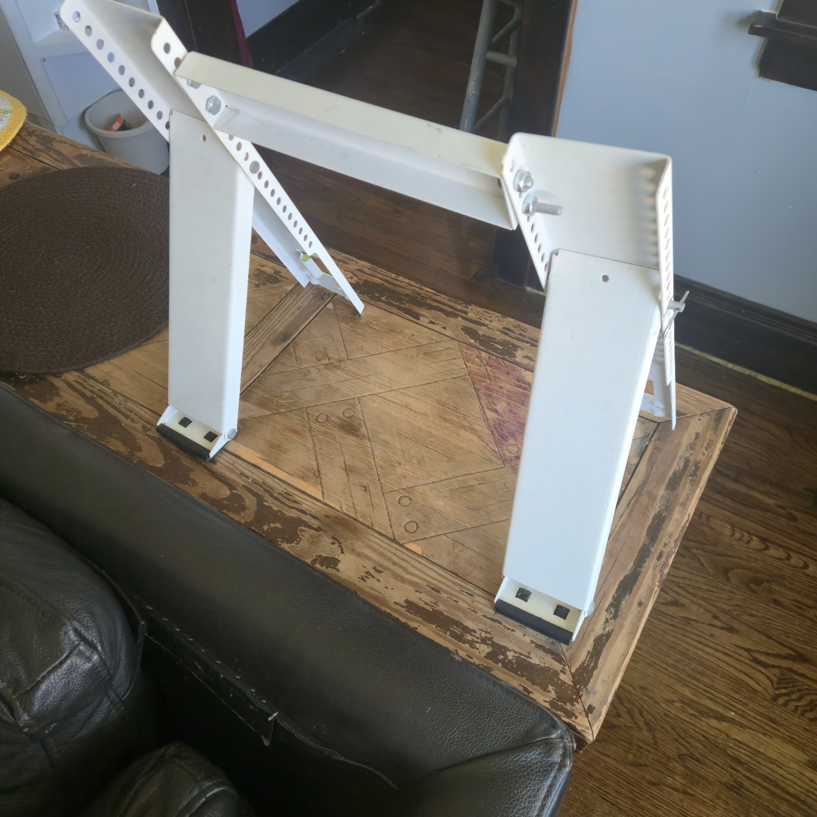 White Adjustable Metal Window Air Conditioner Support Bracket for Window Mount