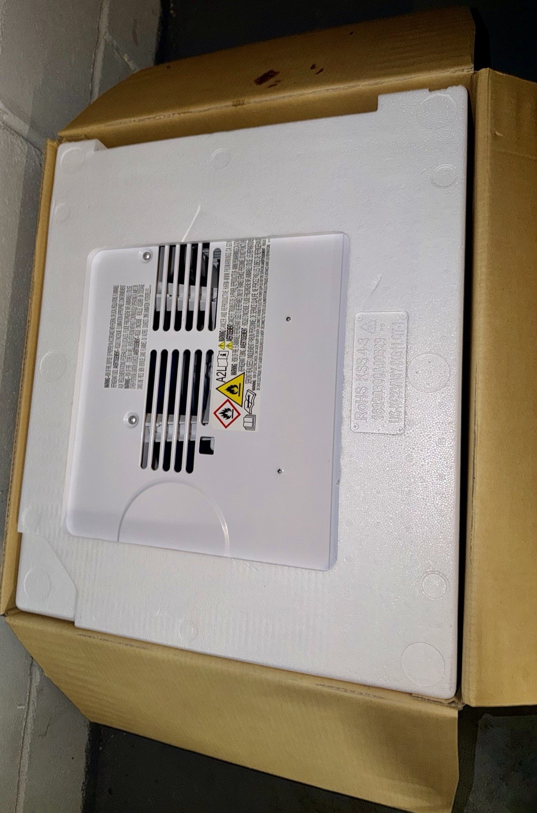 Midea MAW08S1JWT-B 8000 BTU Smart WiFi Window AC 115V White w/ Remote
