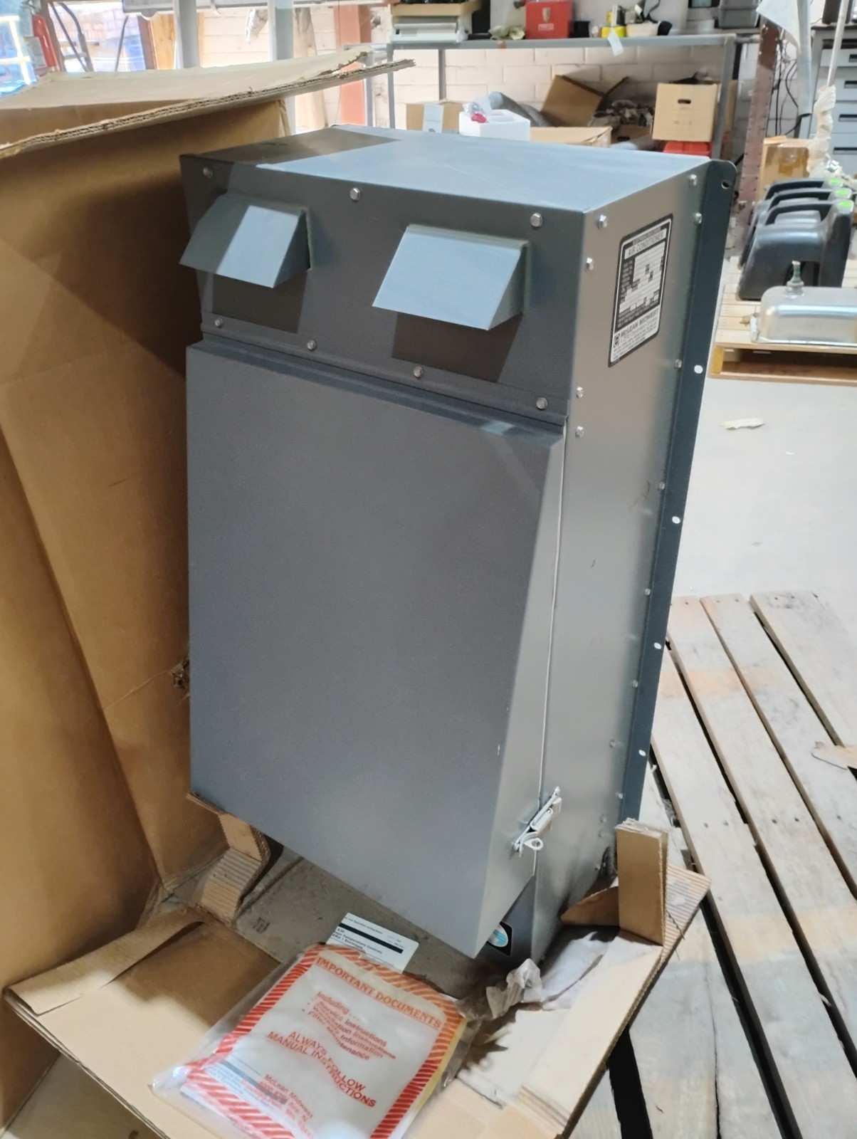 McLean Midwest 36-0616-149 Electronic Enclosure Air Conditioner 3400/6000 BTU