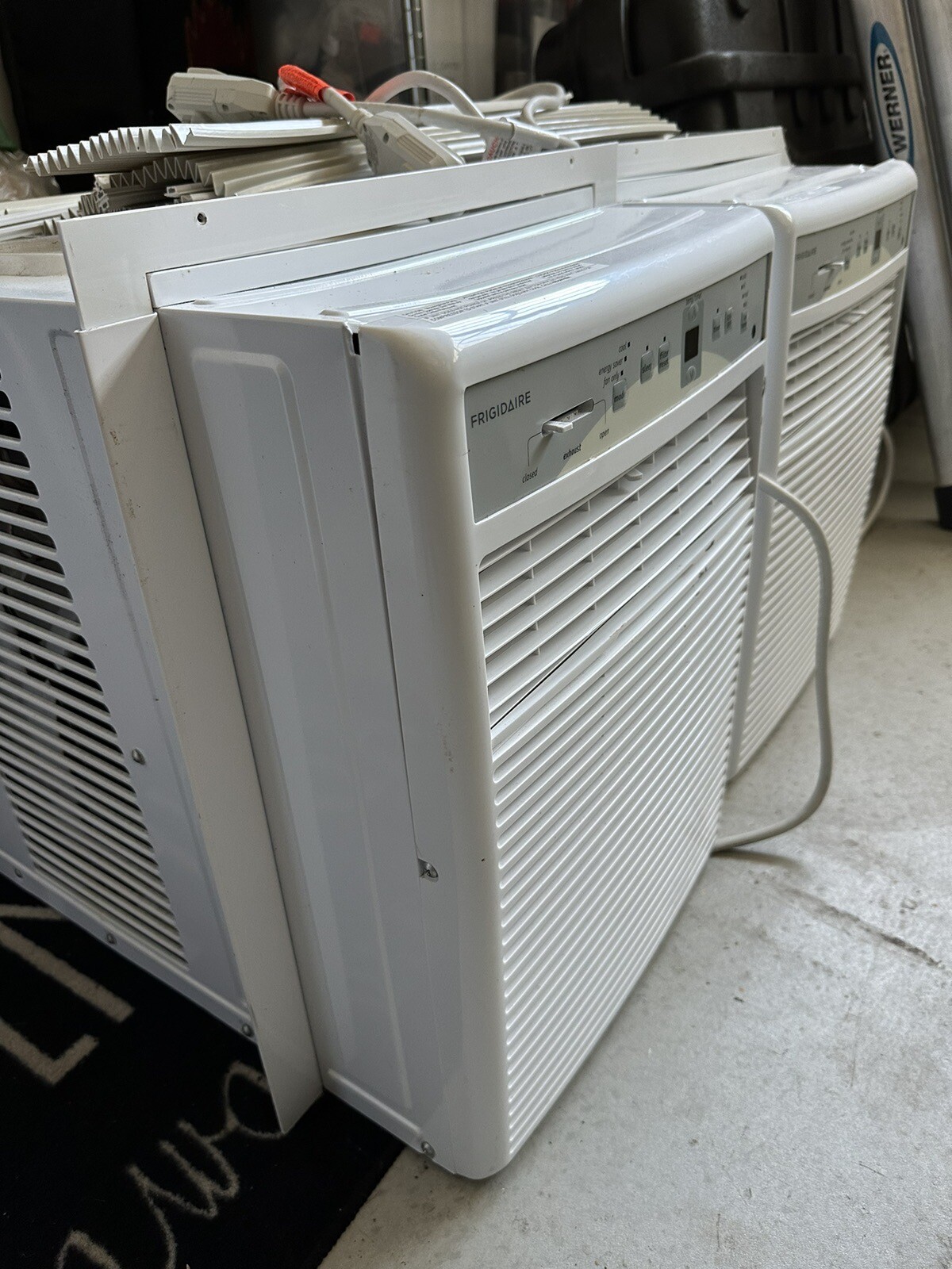 Frigidaire FFRS1022RE 10000 BTU Window Air Conditioner White. 1 Remaining
