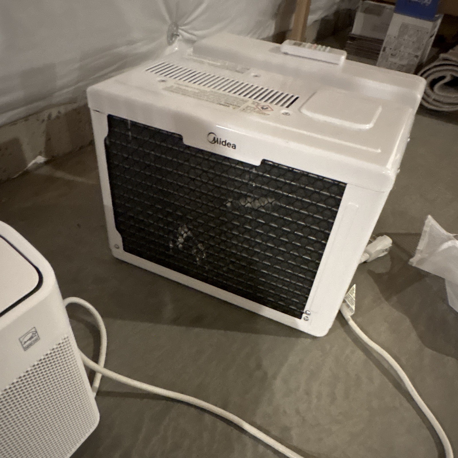 Midea 12000 BTU Window Air Conditioner White w/ Remote Control Wi-Fi MAW12AV1QWT