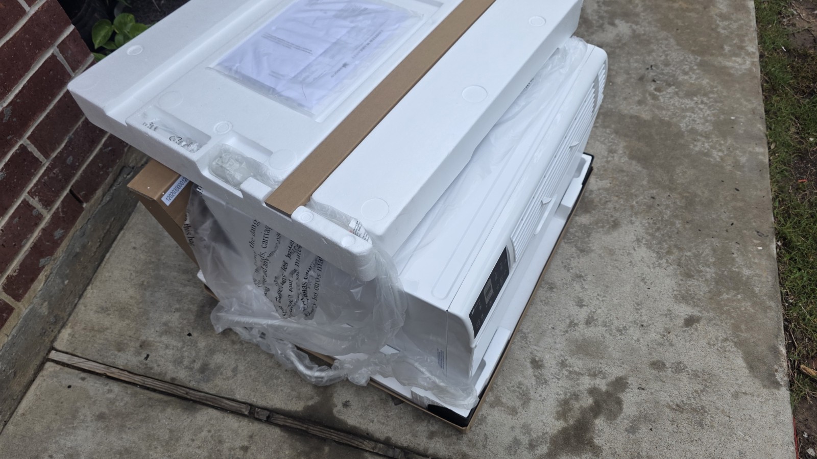 10K BTU 230/208-Volt Through the Wall Unit Air Conditioner Energy Star & Sleeve