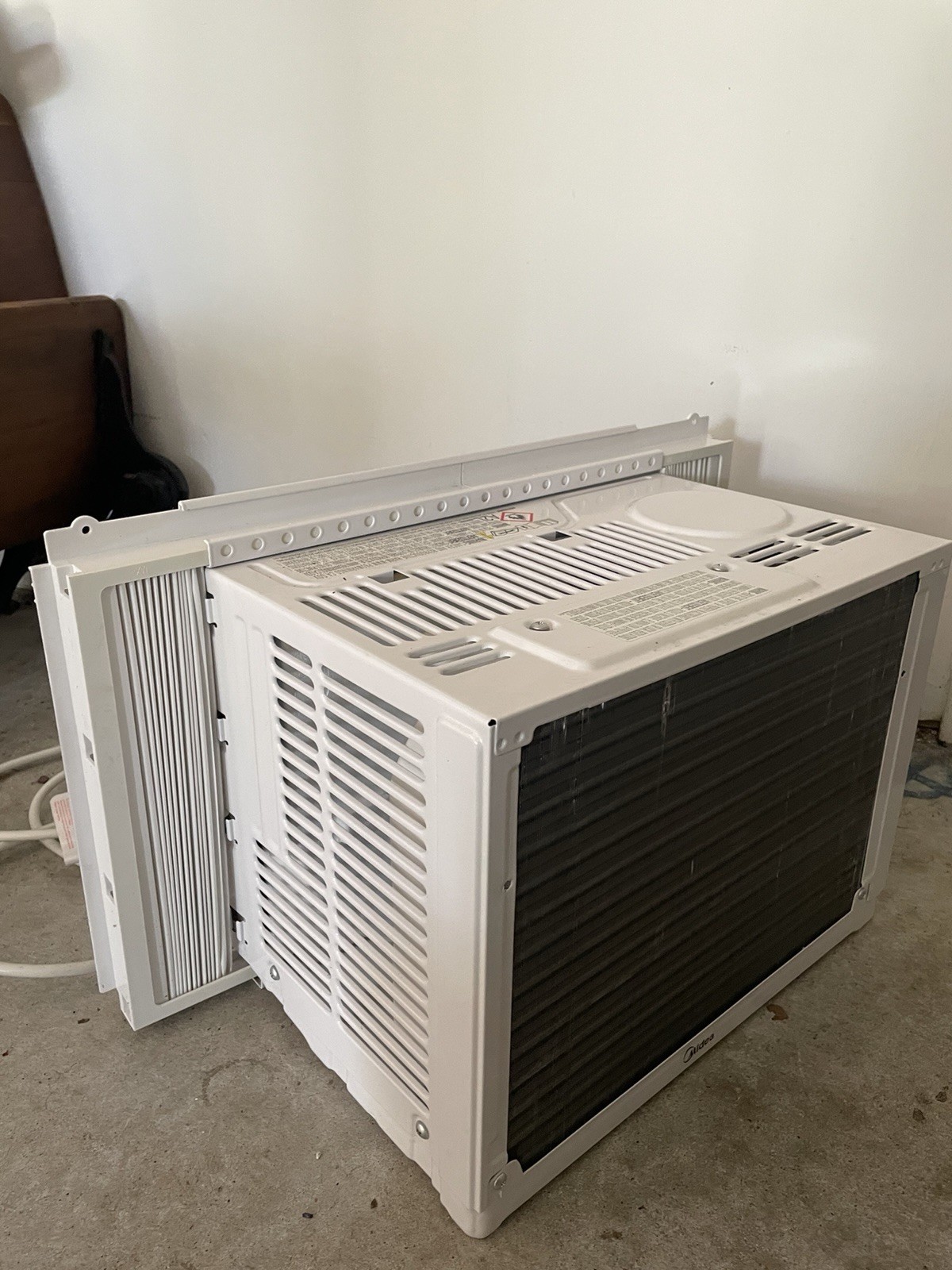 Midea 5000 BTU Window AC with Remote covers 150 sq. ft Open Box Air Conditioner