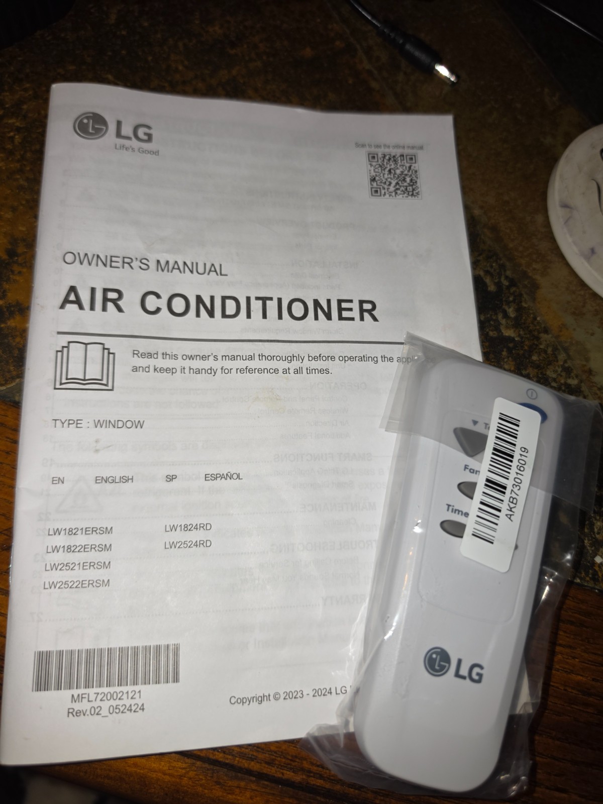 24,500 btu white lg window ac . New- no box