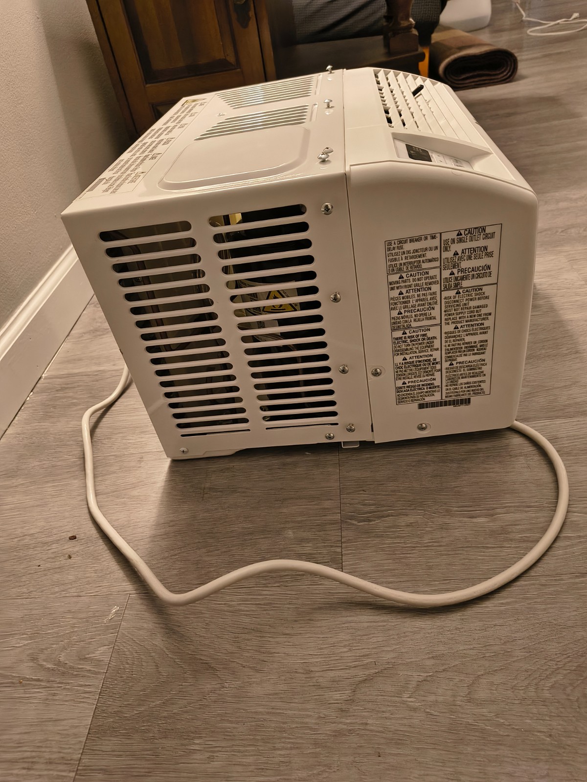 LG Window Air Conditioner with Remote Control – White (LW6017R) [Slightly used]
