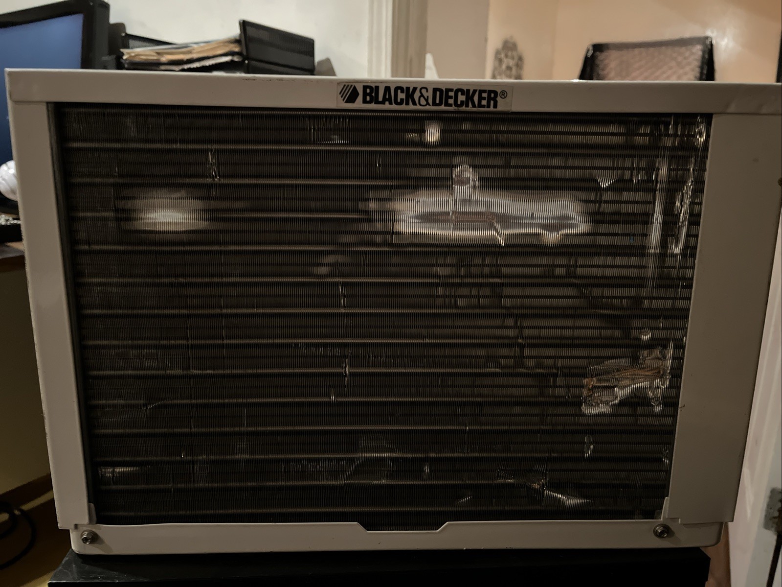 Black & Decker 6000 BTU Window Air Conditioner with Remote Control – Barely used