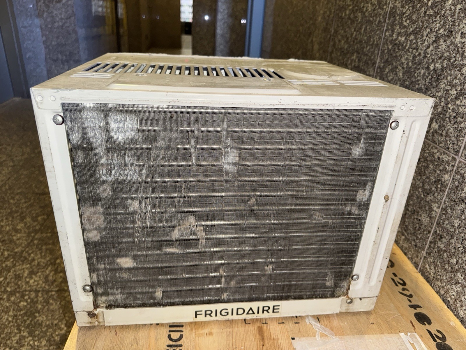 Frigidaire Window AC Unit – Tested & Working – Blows Cold