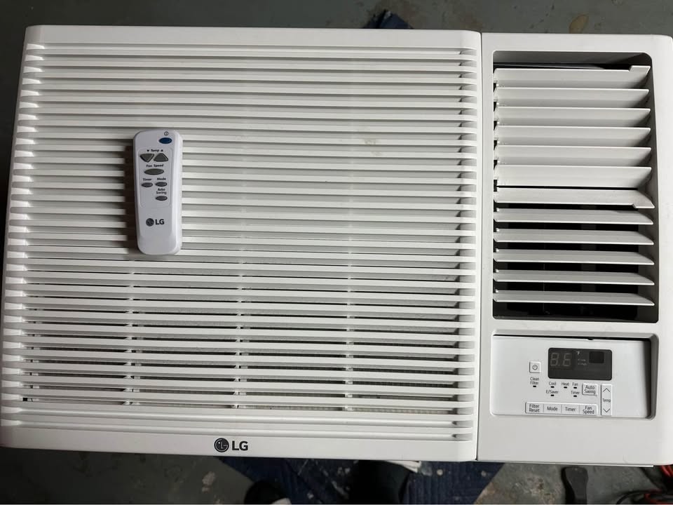 LG LW2416HR 230/208V 23000 BTU Window AC Heater w/ Remote