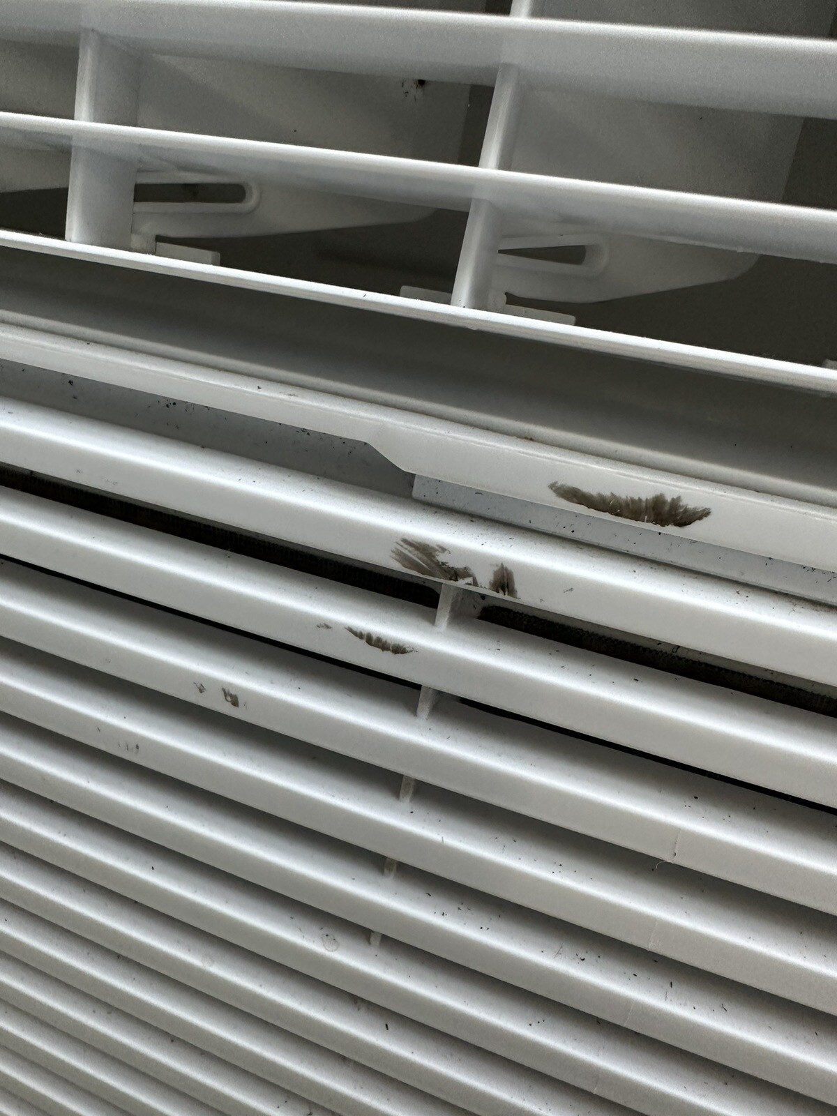 Frigidaire FFRS1022RE 10000 BTU Window Air Conditioner White. 1 Remaining