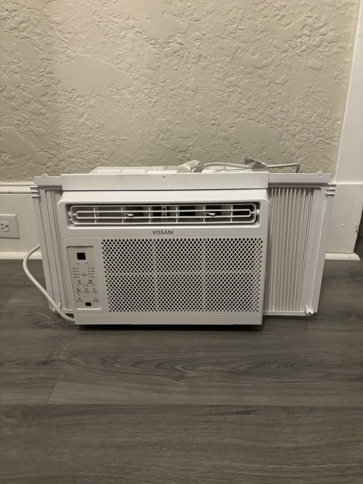 Vissani 6,000 BTU 115V Window Air Conditioner with Remote for 250 Sq. Ft. Rooms