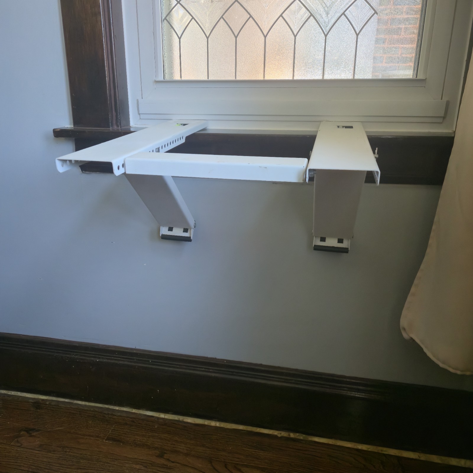 White Adjustable Metal Window Air Conditioner Support Bracket for Window Mount