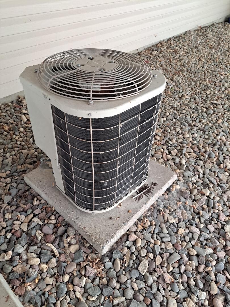 Air conditioner 24,000 BTU (f-22 freon)