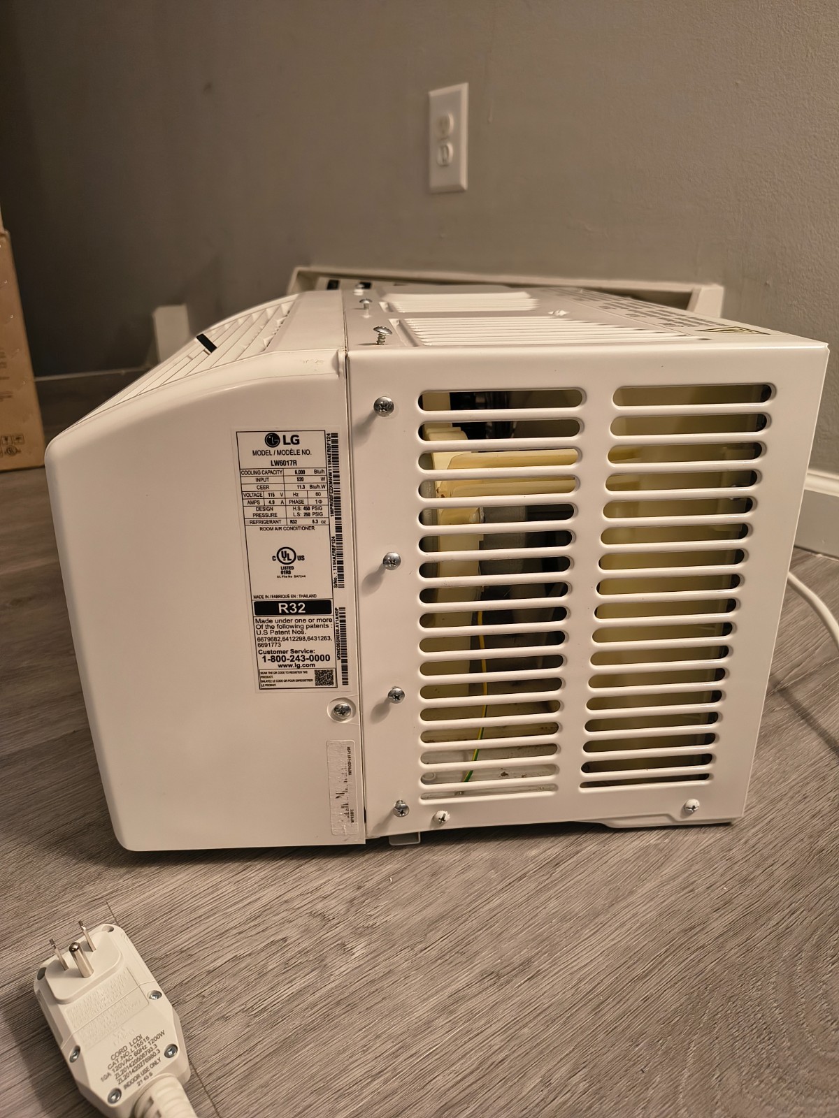 LG Window Air Conditioner with Remote Control – White (LW6017R) [Slightly used]