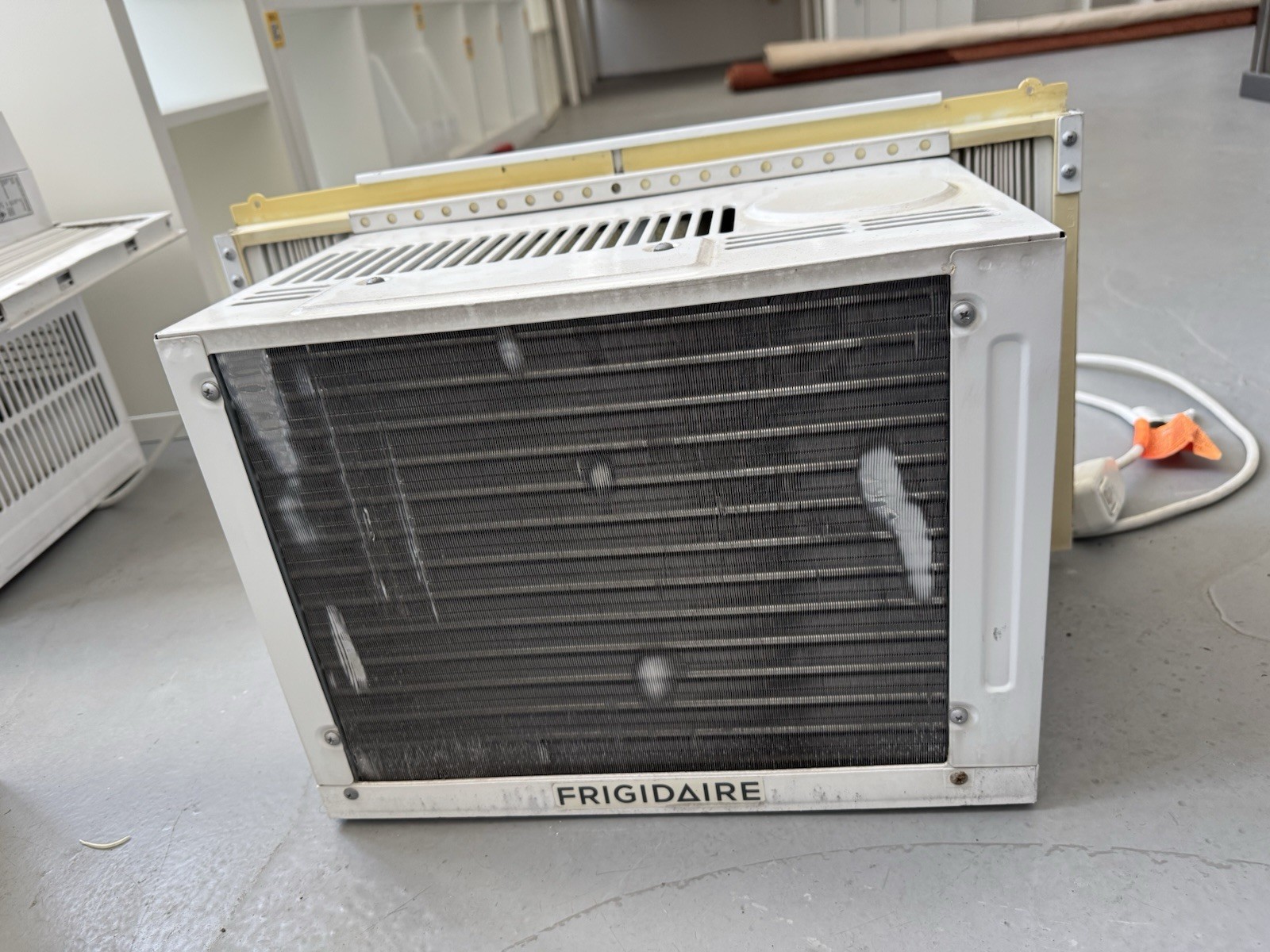 Frigidaire FRA054XT7 5,000 BTU Window-Mounted Air Conditioner (White)