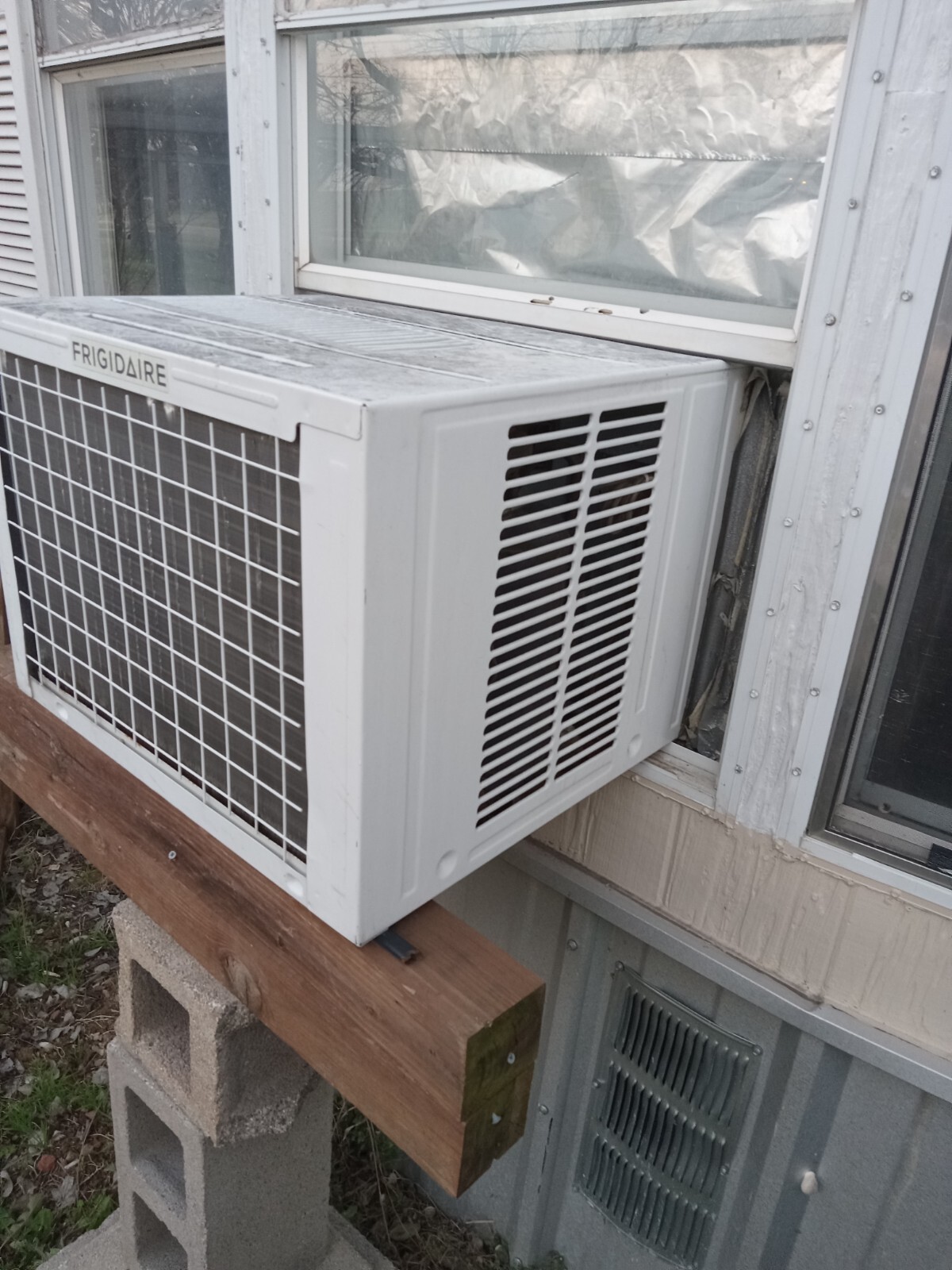 Frigidaire FFRE053WA 15,000 BTU 120V Window Air Conditioner