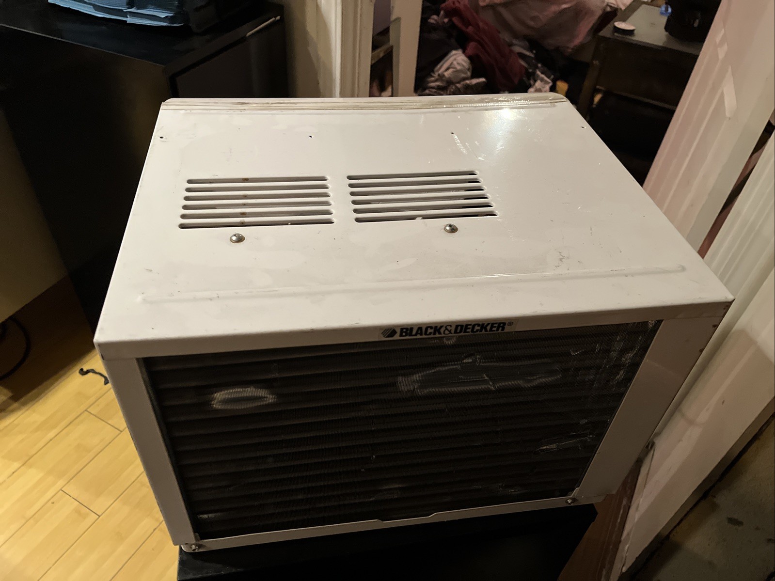 Black & Decker 6000 BTU Window Air Conditioner with Remote Control – Barely used