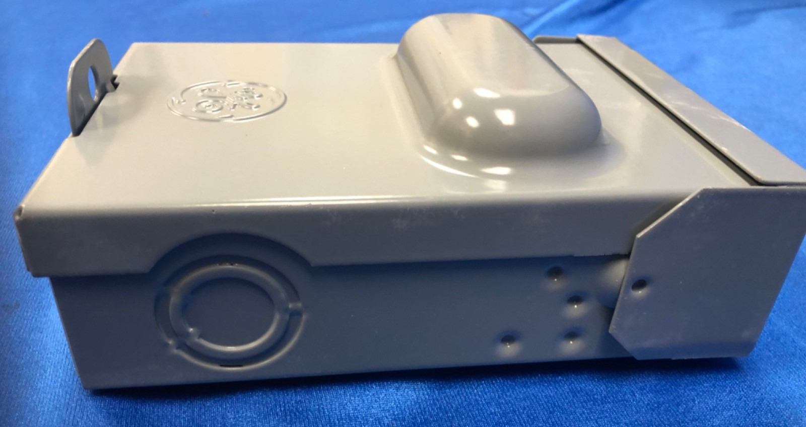 GE 30 Amp Fusible Air Conditioner Disconnect – 120/240V Outdoor – Used -TFN30RCP
