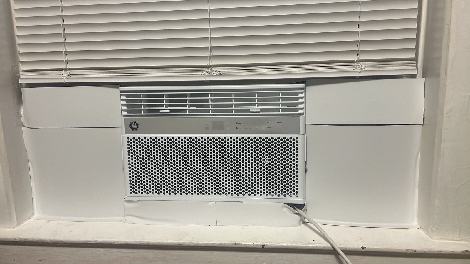 GE Smart Control Room Air Conditioner 8000 BTU Slightly Used