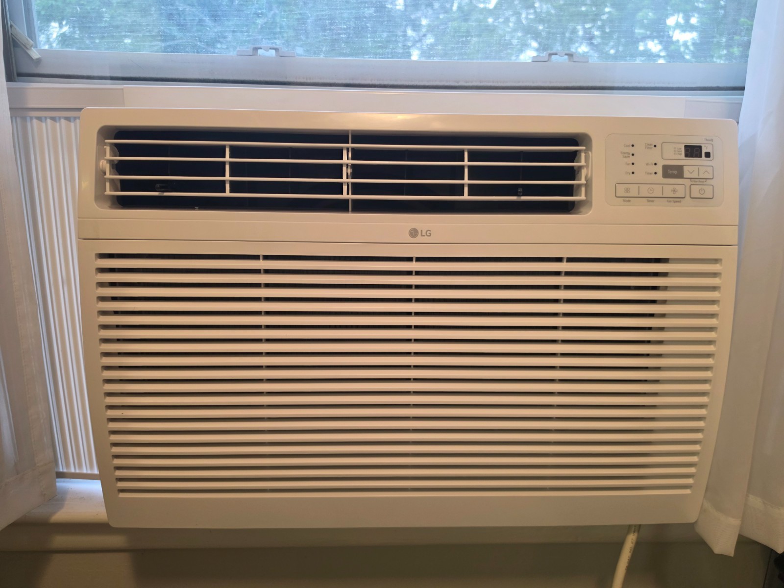 24,500 btu white lg window ac . New- no box