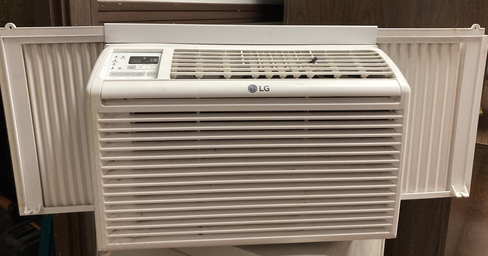 LG 6,000 BTU Window Air Conditioner, 115V, Cools 250 Sq.Ft. for Bedroom, Den,…