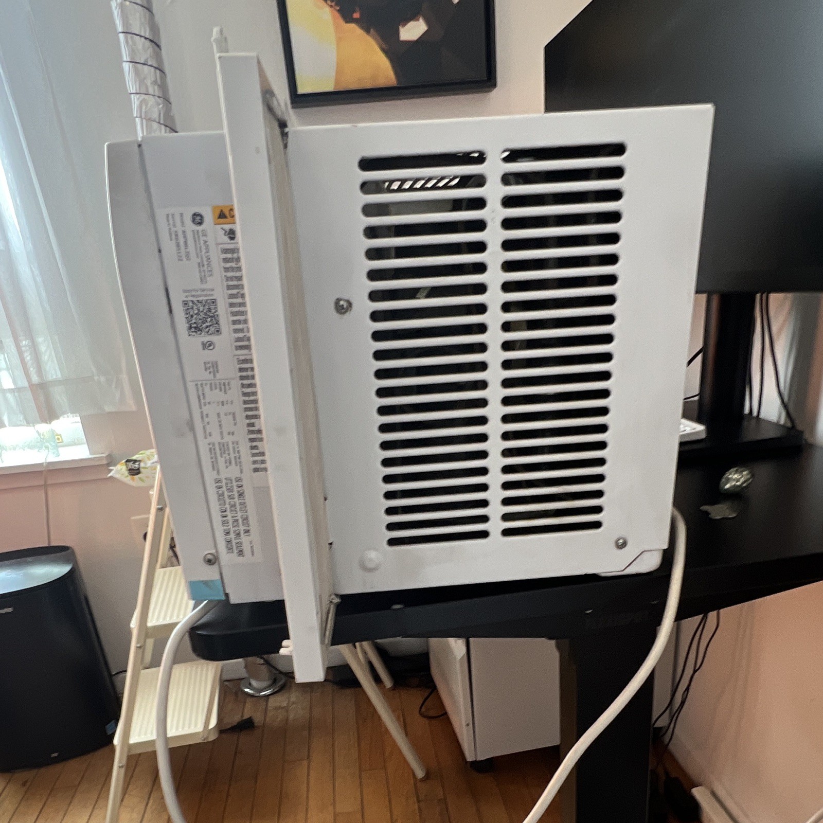 GE 6000 BTU 120V Window AC White Digital Controls, Timer, Fan Only AHP05LZQ2