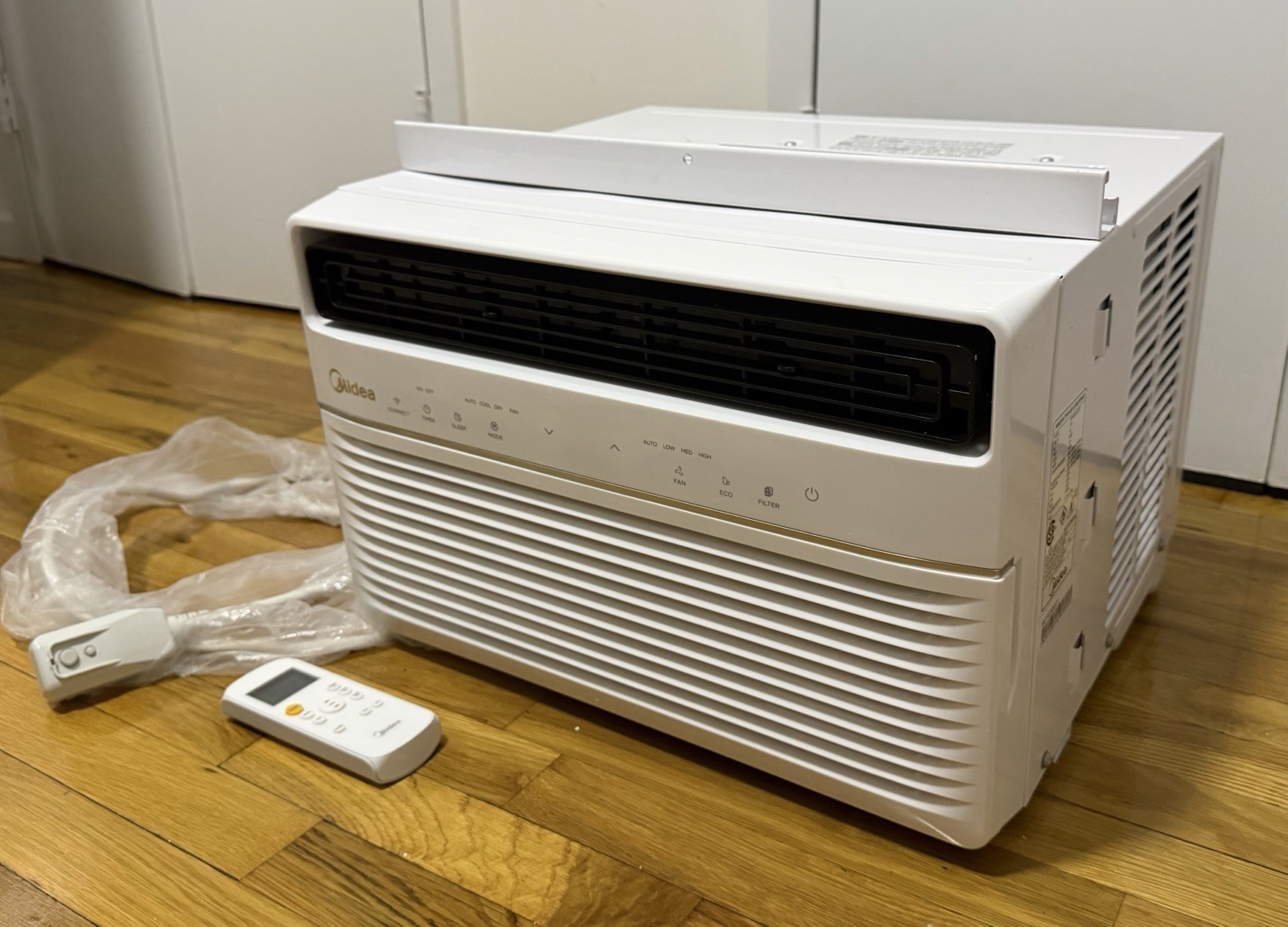 Midea MAW08S1JWT-B 8000 BTU Smart WiFi Window AC 115V White w/ Remote