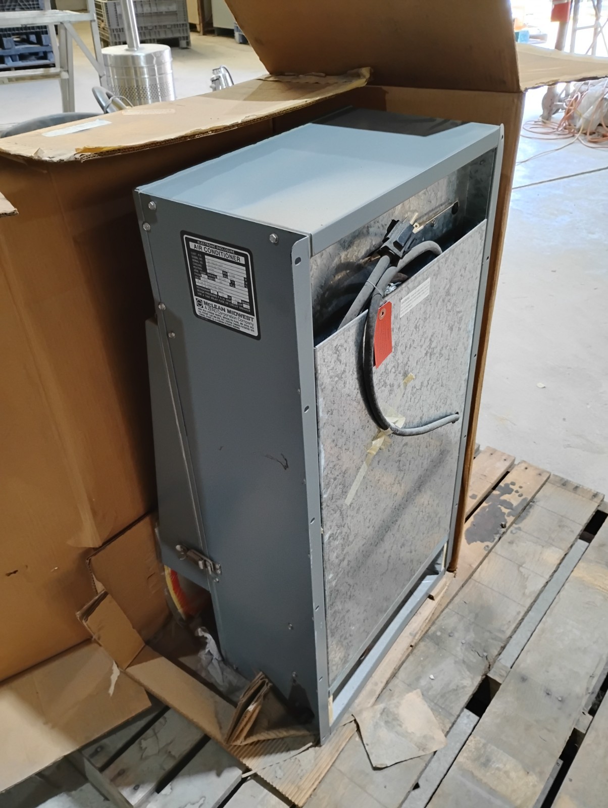 McLean Midwest 36-0616-149 Electronic Enclosure Air Conditioner 3400/6000 BTU