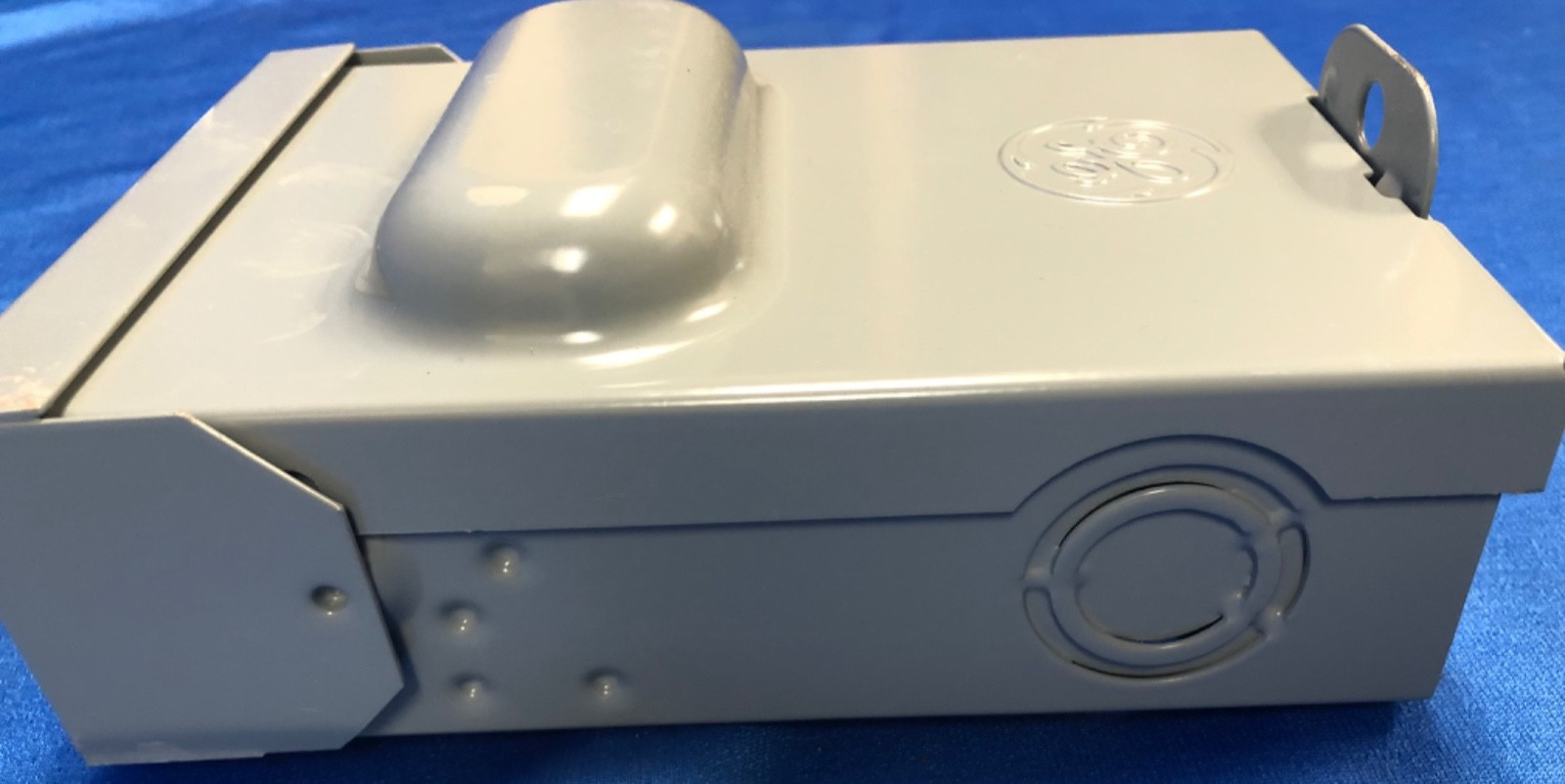 GE 30 Amp Fusible Air Conditioner Disconnect – 120/240V Outdoor – Used -TFN30RCP