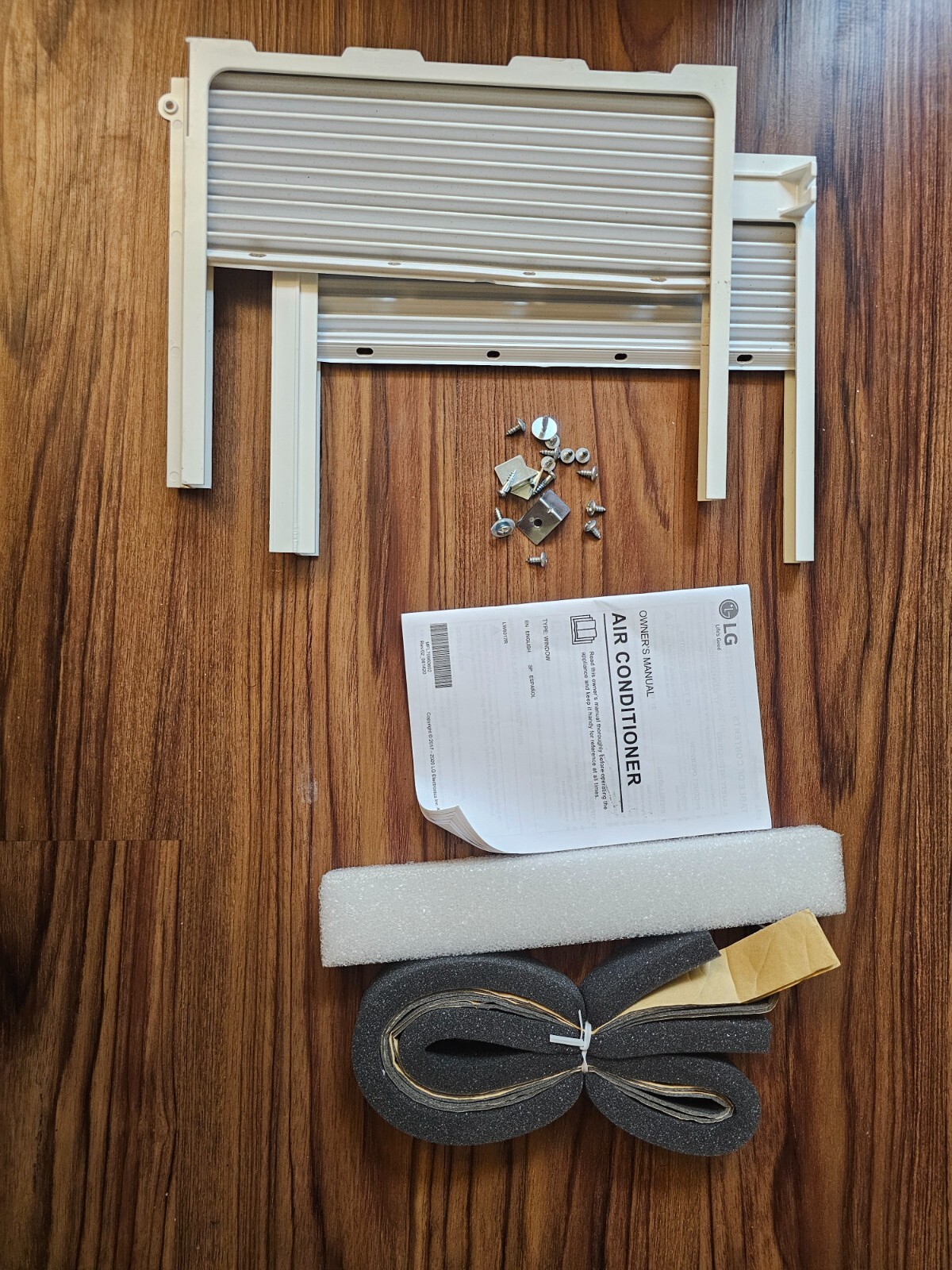 LG LW6017R 6000 BTU Remote Control Operated Window Air Conditioner Used