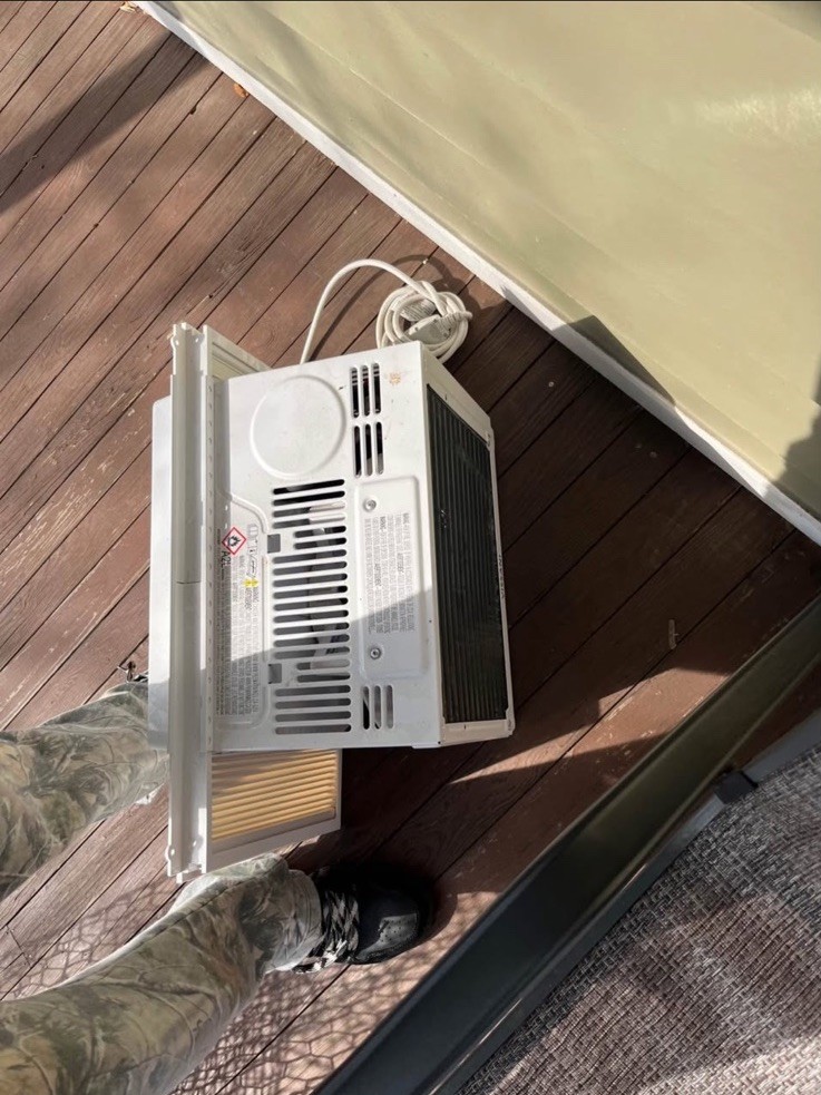 Vissani 6000 BTU Window Air Conditioner White Digital Display MACA06R1