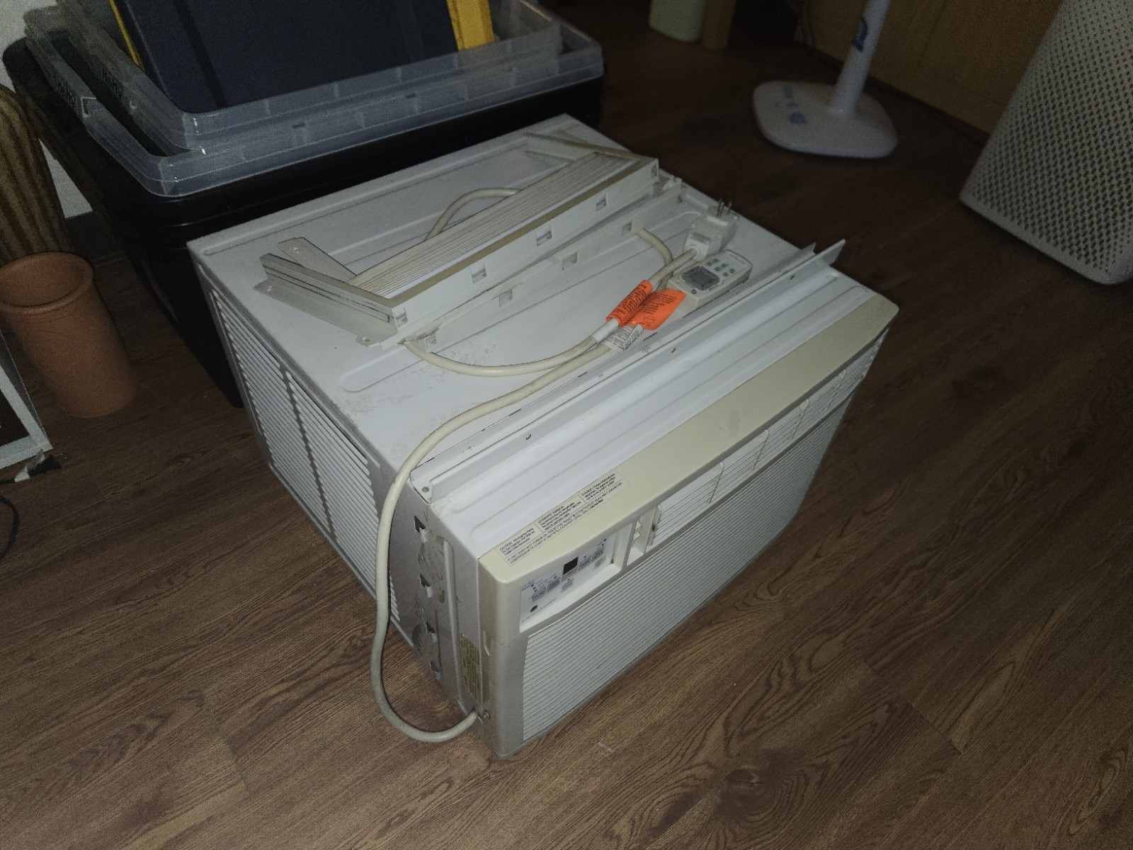 Frigidaire FRA124ZU1 12,000 BTU 115V Window AC White Remote, Timer Sleep