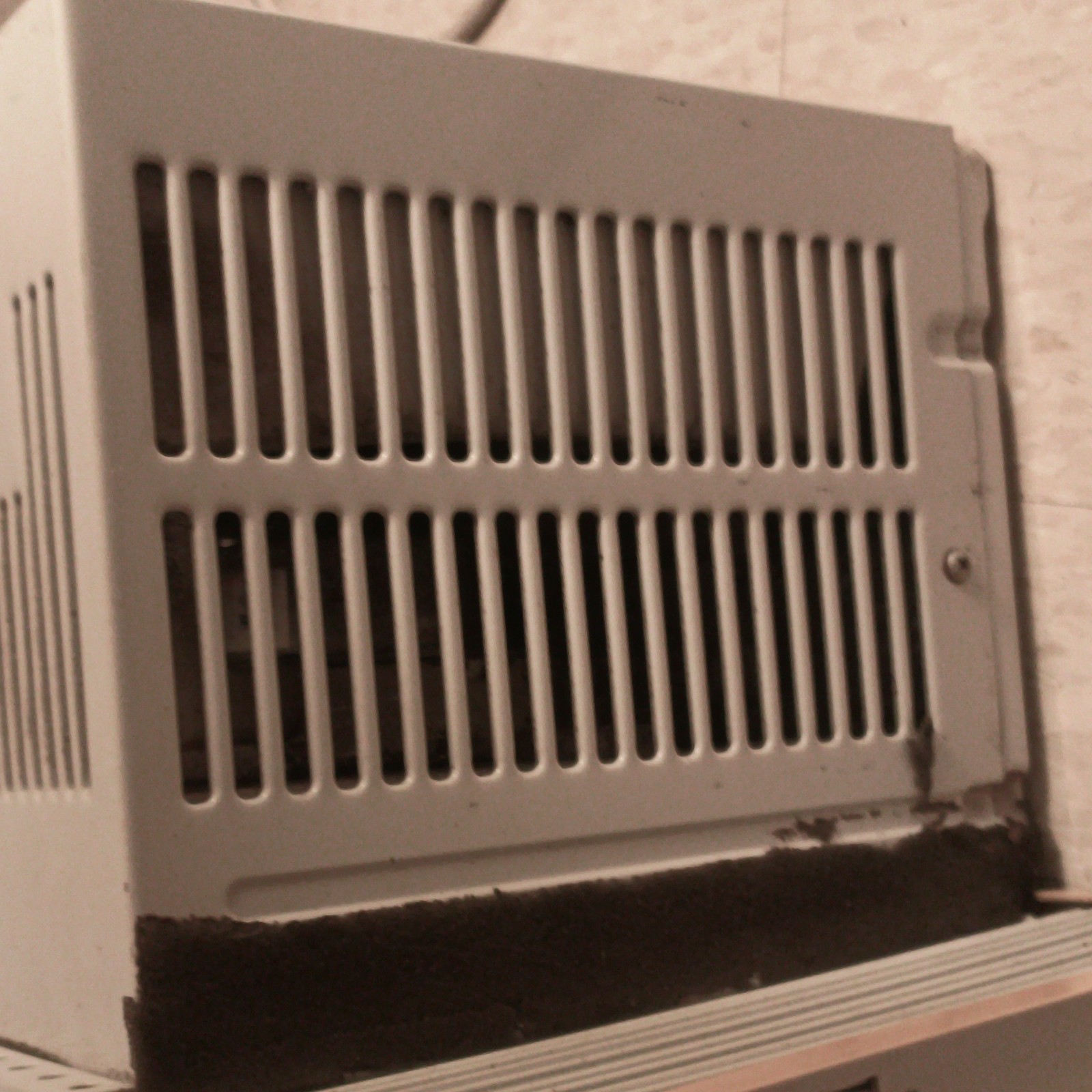 GE AET05LCW1 5050 BTU 115V Window AC White Mechanical Dial Fan Only 2-Speed