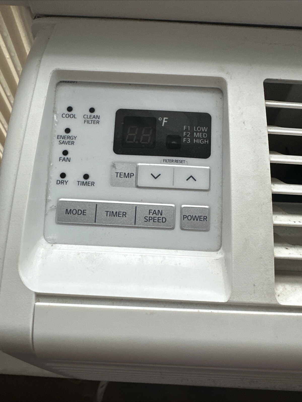 LG LW6017R 6000 BTU Remote Control Operated Window Air Conditioner Used Read