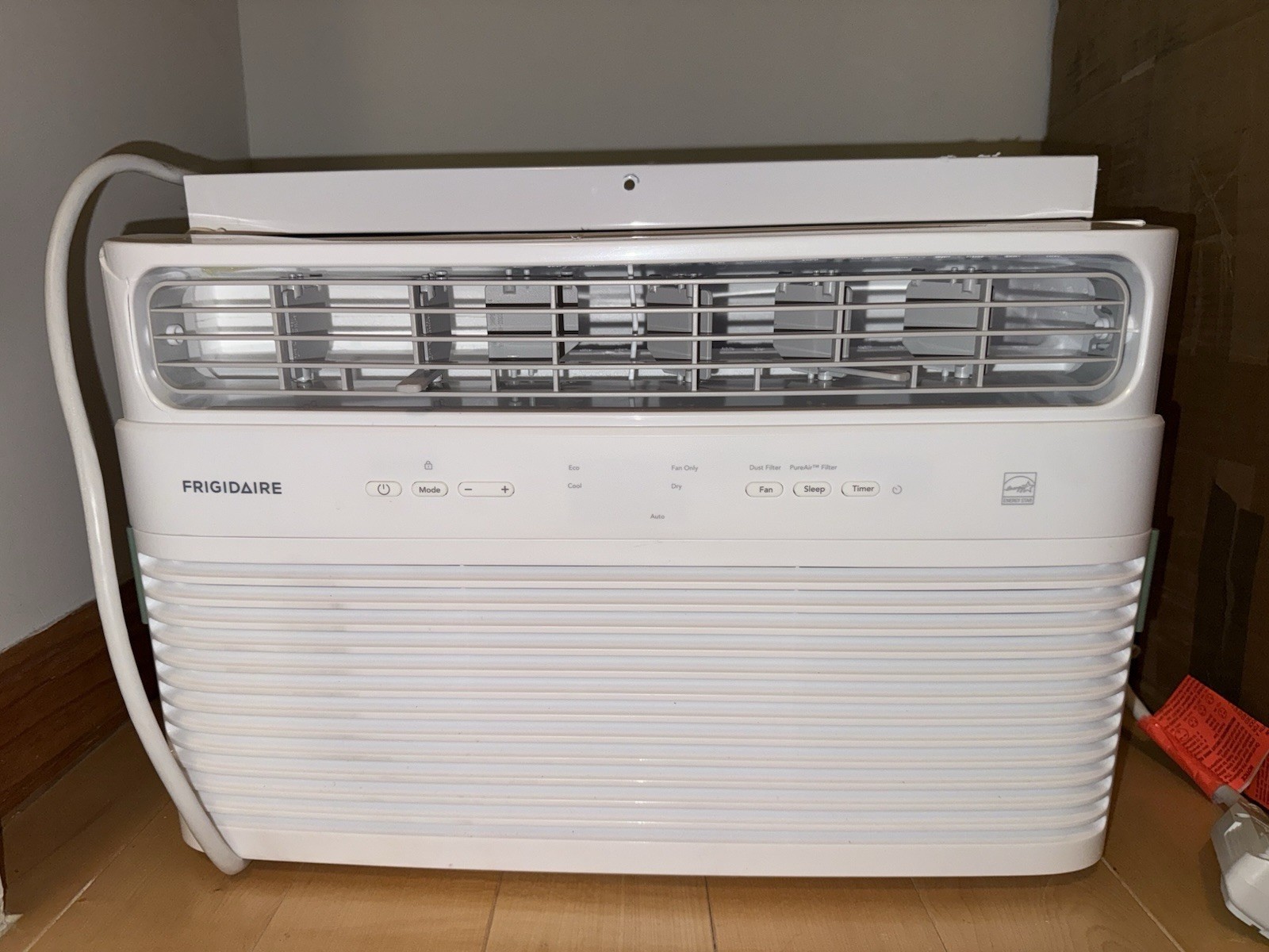Frigidaire Air Conditioner 8000-13900 BTU/h